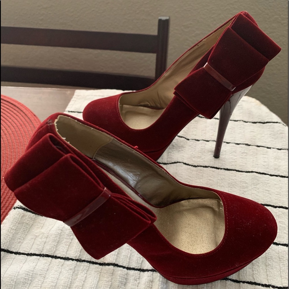 Qupid Red Heels w/ Bow Accent